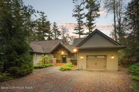 106 Waygood Way, Pocono Pines, PA 18350