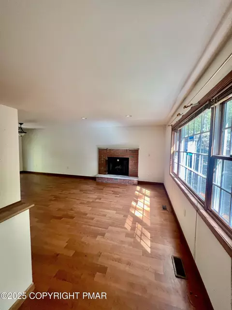Living - 2210 Exeter Ct, Bushkill, PA 18324 photo 1 of 4
