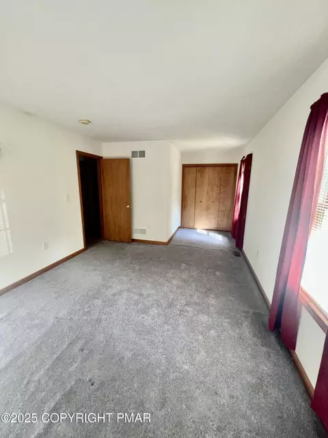 Bedroom - 2210 Exeter Ct, Bushkill, PA 18324 photo 2 of 4