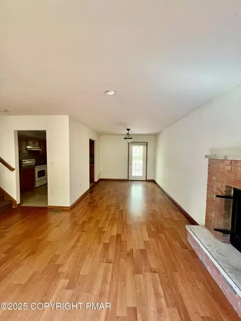 Living - 2210 Exeter Ct, Bushkill, PA 18324 photo 3 of 4