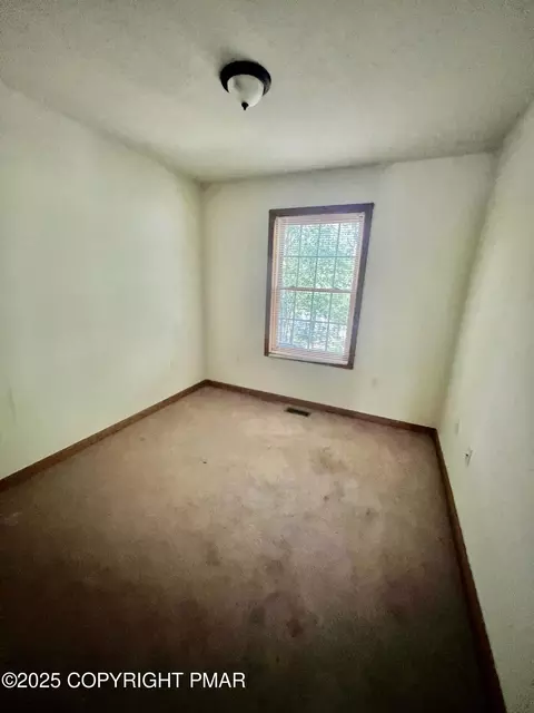 Bedroom - 2210 Exeter Ct, Bushkill, PA 18324 photo 1 of 4