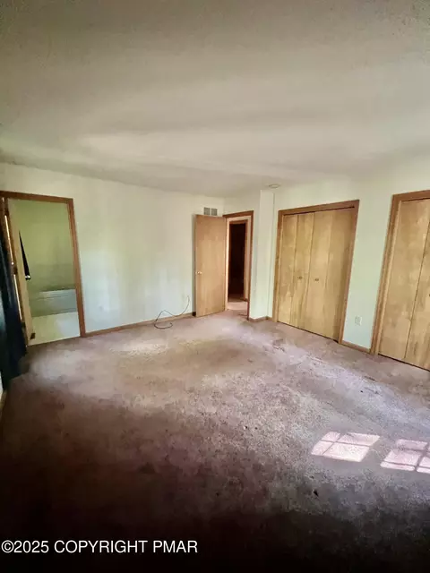 Bedroom - 2210 Exeter Ct, Bushkill, PA 18324 photo 4 of 4