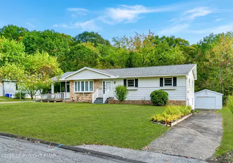 700 Union St, Peckville, PA 18452