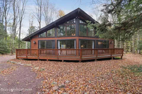617 Lady Jennifer Ct, Pocono Lake, PA 18347