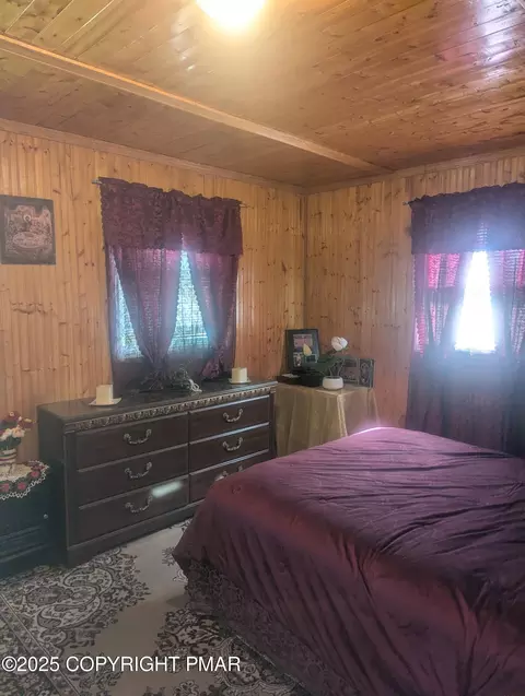 Bedroom - 593 Pardee St, Hazleton, PA 18201 photo 2 of 4