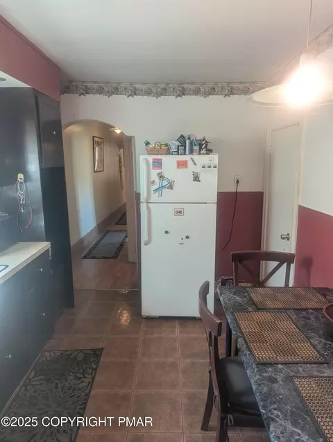 Entry Way - 593 Pardee St, Hazleton, PA 18201 photo 3 of 3