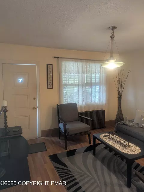 Entry Way - 593 Pardee St, Hazleton, PA 18201 photo 1 of 3