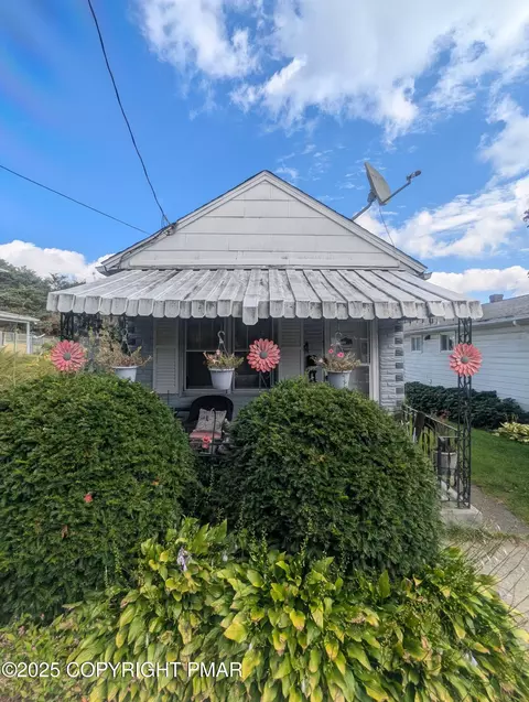 593 Pardee St, Hazleton, PA 18201