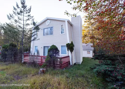 8526 Hillcrest Dr, Tobyhanna, PA 18466