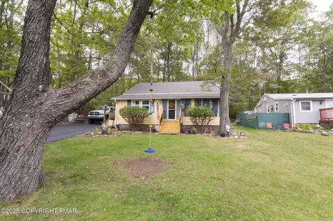 9064 Robinhood Dr, Kunkletown, PA 18058
