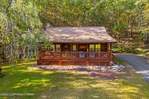415 Lake Dr, Nesquehoning, PA 18240
