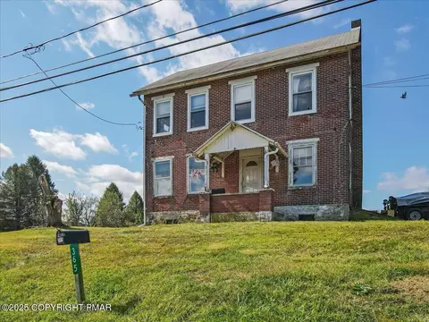 365 Mulberry Dr, Walnutport, PA 18088