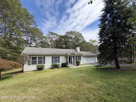 212 Oak Hill Rd, Tannersville, PA 18372