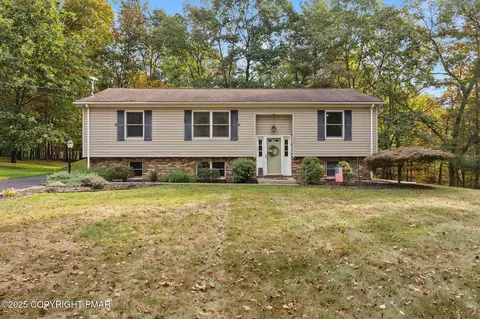 2216 Campanile Ct, East Stroudsburg, PA 18301