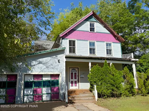 405 Avenue F, Matamoras, PA 18336