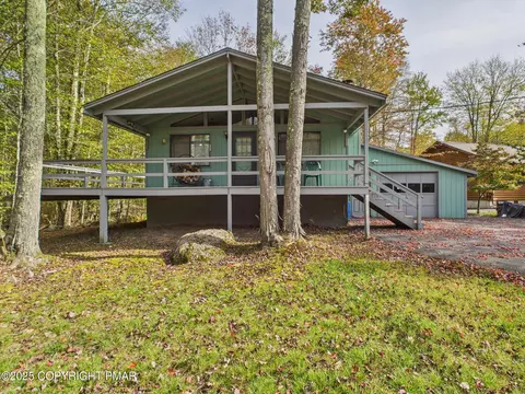 346 Maxatawny Dr, Pocono Lake, PA 18347