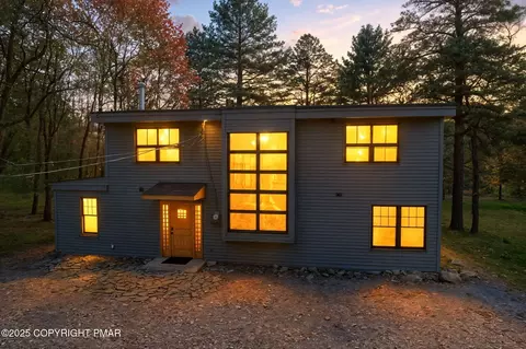 149 Pineknoll Dr, Lake Harmony, PA 18624