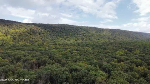 N Benders Drive, Bath, PA 18014