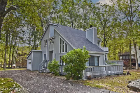 1808 Jennifer Dr, East Stroudsburg, PA 18301