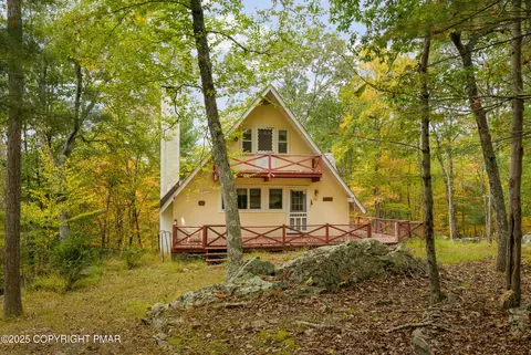 5165 Rocky Rd, Cresco, PA 18326