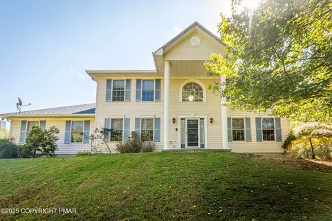 52 Carly Ct, East Stroudsburg, PA 18301