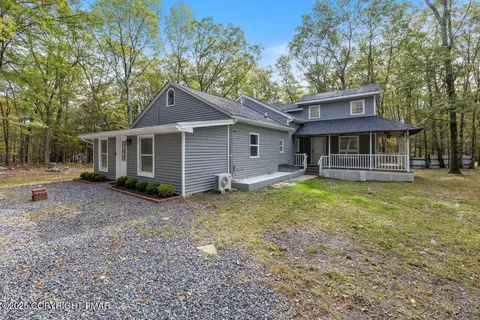 3206 Tulip Ln, East Stroudsburg, PA 18302