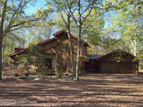297 Forest Dr, Canadensis, PA 18325