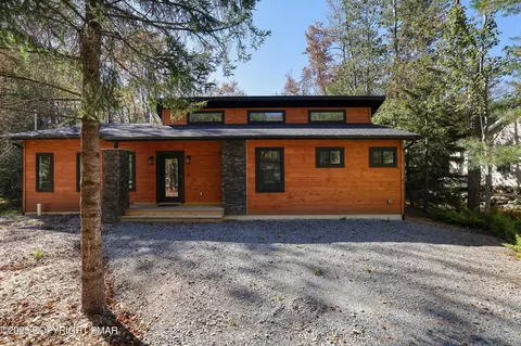 115 Nadine Blvd, Pocono Summit, PA 18346
