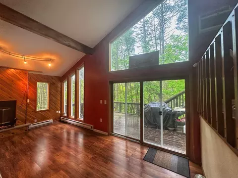 Living - 207 Manchester Dr, Bushkill, PA 18324 photo 5 of 6