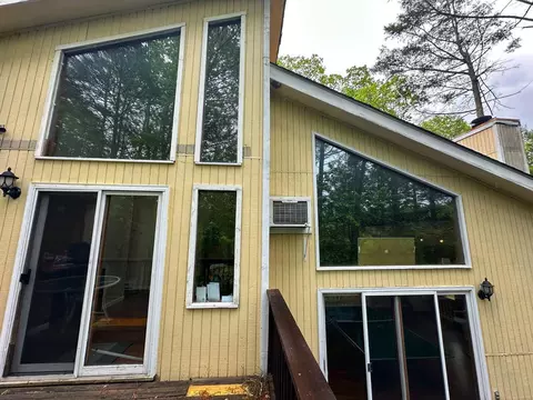 Exterior - 207 Manchester Dr, Bushkill, PA 18324 photo 5 of 7