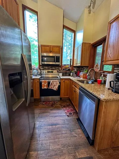 Kitchen - 207 Manchester Dr, Bushkill, PA 18324 photo 1 of 1
