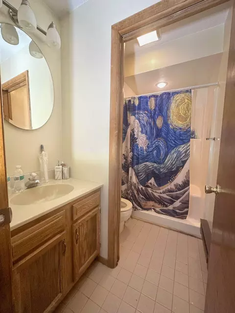 Bath - 207 Manchester Dr, Bushkill, PA 18324 photo 2 of 3