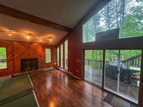 Living - 207 Manchester Dr, Bushkill, PA 18324 photo 4 of 6