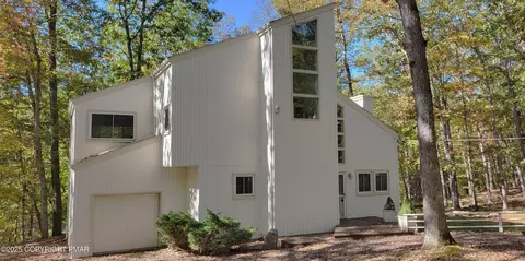 291 Manchester Dr, Bushkill, PA 18324
