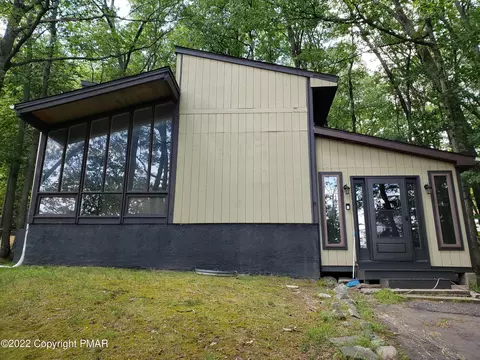 437 Westcolang Rd, Hawley, PA 18428