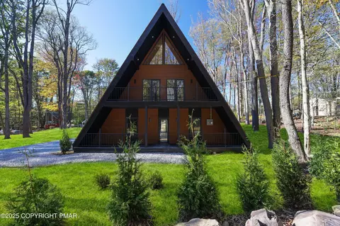 107 Cardinal Ln, Pocono Lake, PA 18347