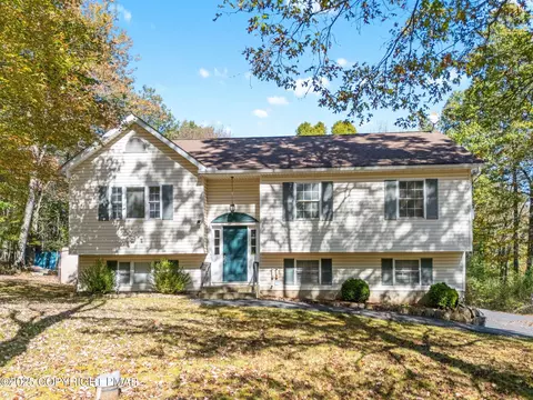 204 Deibert Dr, Stroudsburg, PA 18360