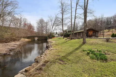 127 Beaver Dr, Harveys Lake, PA 18618