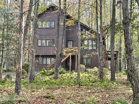 9 N Lehigh River Dr, Gouldsboro, PA 18424