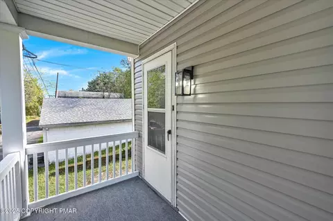 28 E Snyder Ave, Lansford, PA 18232
