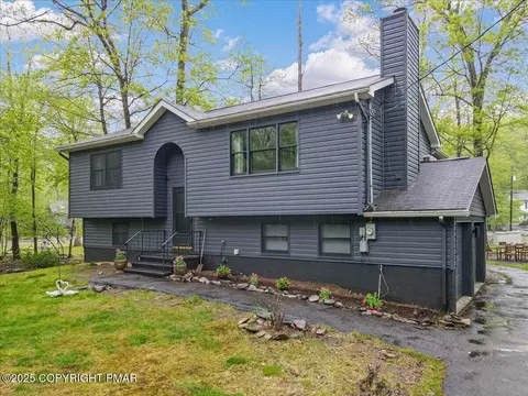 1228 Woodland Dr, East Stroudsburg, PA 18301