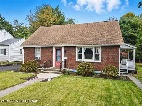 120 Stokes Ave, Stroudsburg, PA 18360