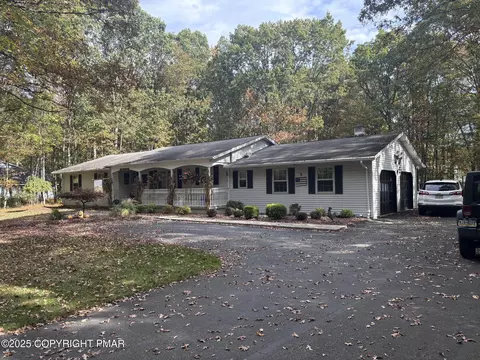 254 Blackthorn Dr, Saylorsburg, PA 18353