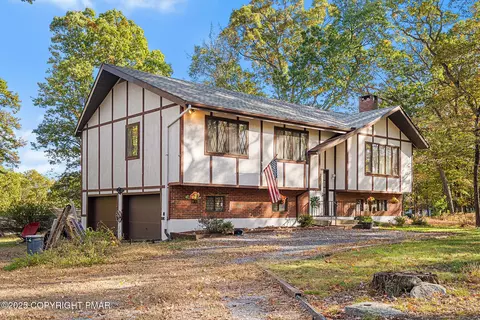 234 Saturn Dr, Bushkill, PA 18324