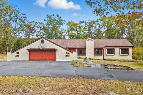 1152 Great Oak Dr, East Stroudsburg, PA 18301