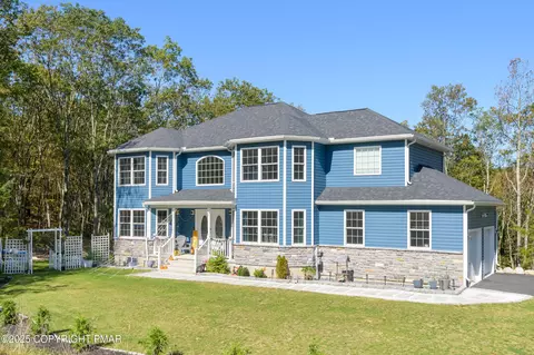 322 Russell Ct, Effort, PA 18330