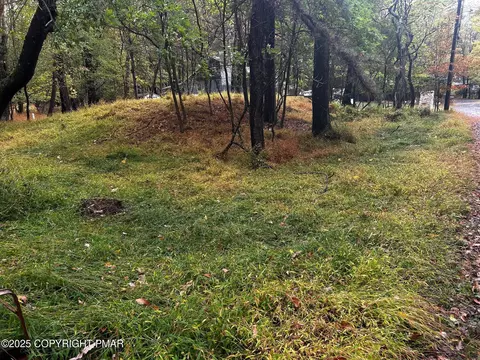 Johns Road, Effort, PA 18330