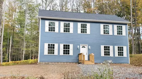 133 Mountain Dr, Greentown, PA 18426