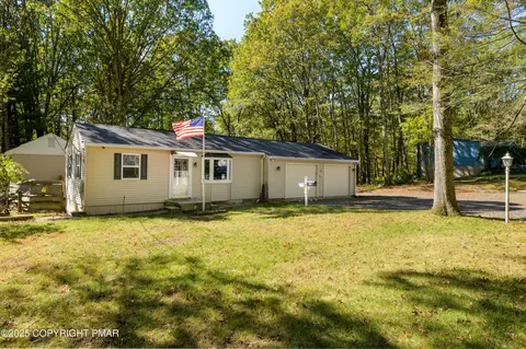 9081 Sherwood Dr, Kunkletown, PA 18058