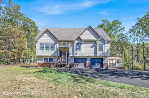 28 Lenape Dr, East Stroudsburg, PA 18302